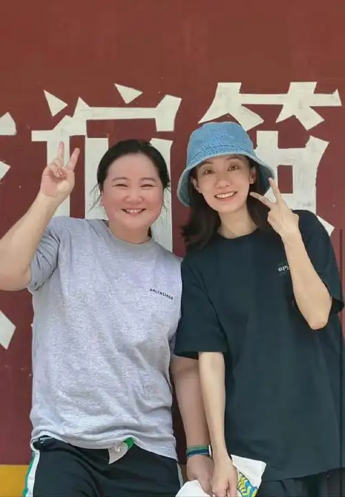 张小斐为贾玲庆生,真的瘦了!