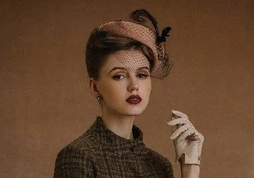 女生欧式宫廷风盘发发型