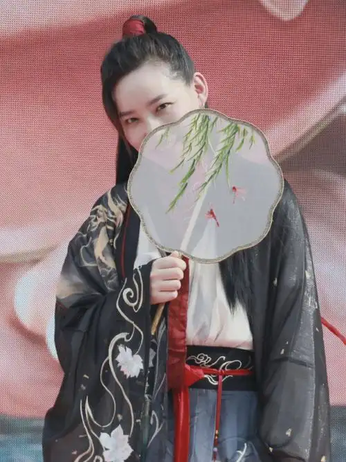 李斯丹妮古装惊艳