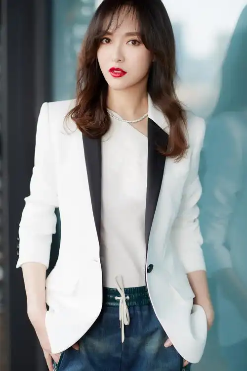 [女神新照]穿西装最好看的女明星,你选谁? zt