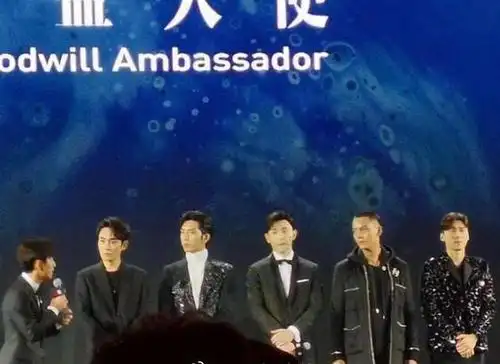 五大当红男星同框,谁高一目了然,没有对比就没有伤害