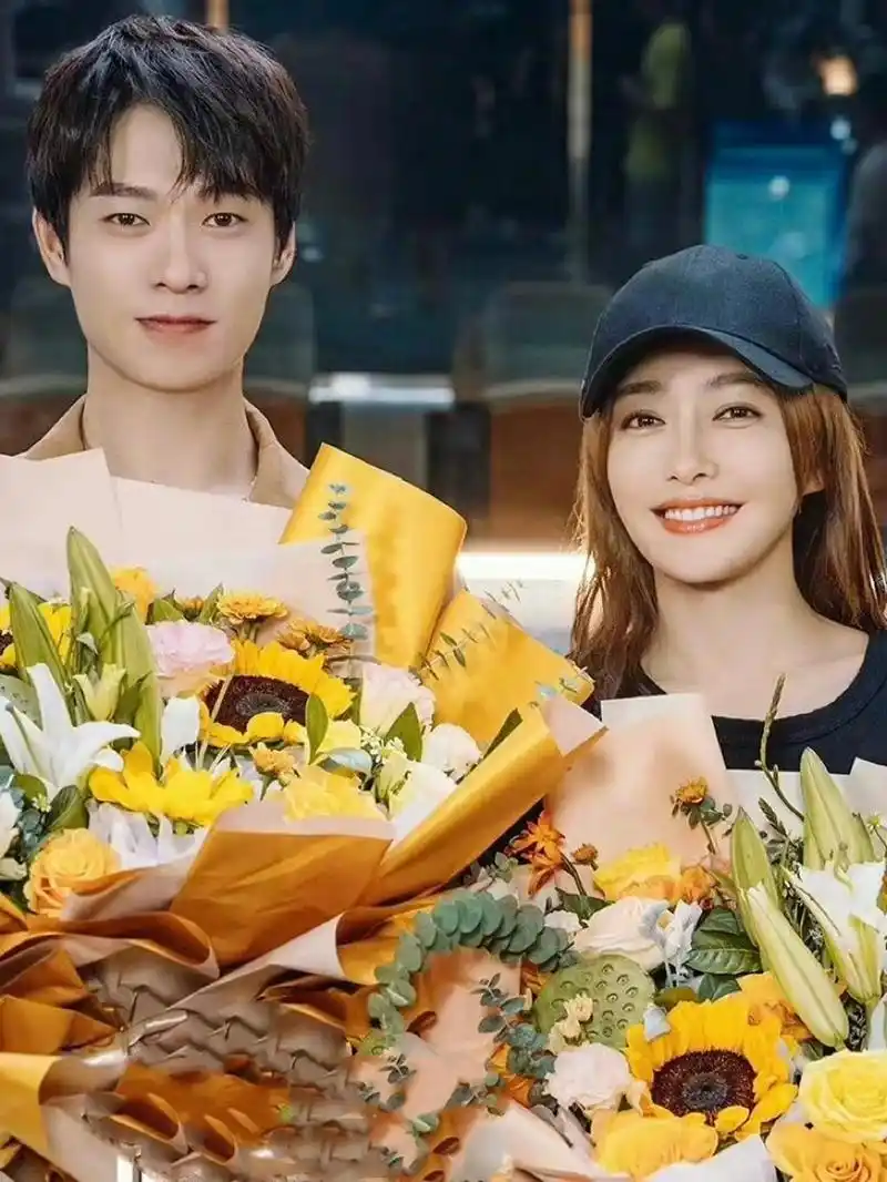 和黄晓明恋爱时,黄晓明非常受欢迎;和陆川恋爱时,陆川也很受欢;