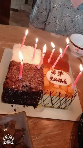 小孙女微微在幸福西饼网上为婆婆订的生日蛋糕