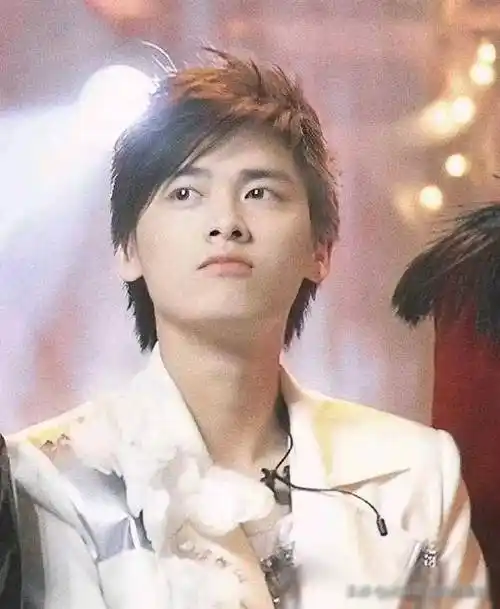 李易峰,这个名字,如今已经成为了无数人心目中的校草代名词.