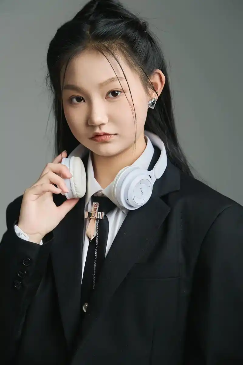 我的14岁女孩 身高167体重98斤 选照片的时候瞬间感觉她 - 抖音