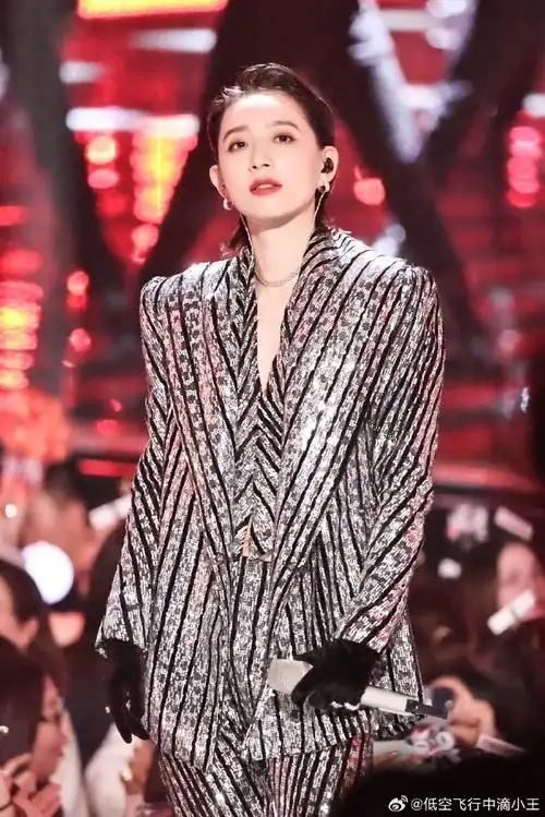 李斯丹妮超话lsdn#李斯丹妮2023全息ep#我姐真的百看不厌@李斯丹妮