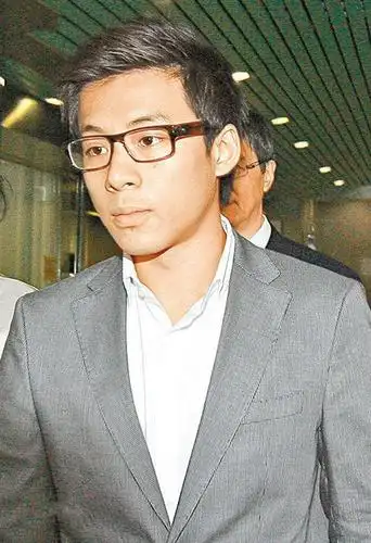 霍启刚娶了郭晶晶,霍启山恋上章子怡,霍启仁酒驾,女友为他自杀标题