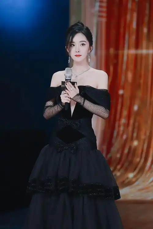 杨幂黑色低领礼服性感写真,高清图片 - ipad壁纸