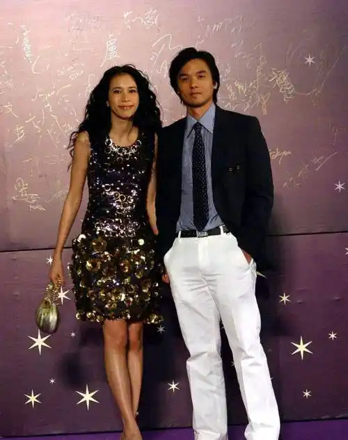 2004年,30岁首次当导演的冯德伦凭借电影《大佬爱美丽》入围"华语电影