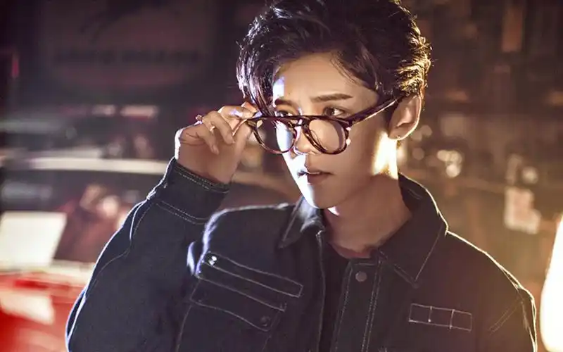 鹿晗时装男士质感时尚大片桌面壁纸高清大图预览1920x1200_大陆明星