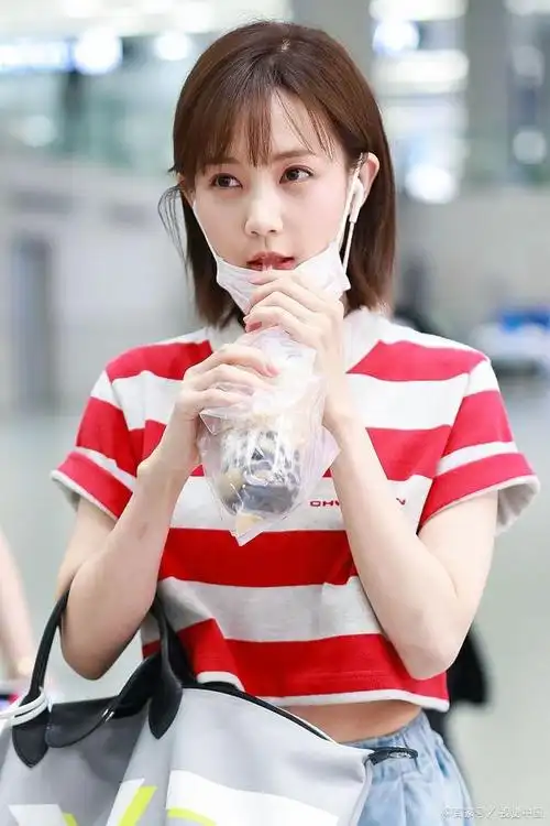 李一桐,这位中国内地影视女演员,近期频频成为公众热议的焦点