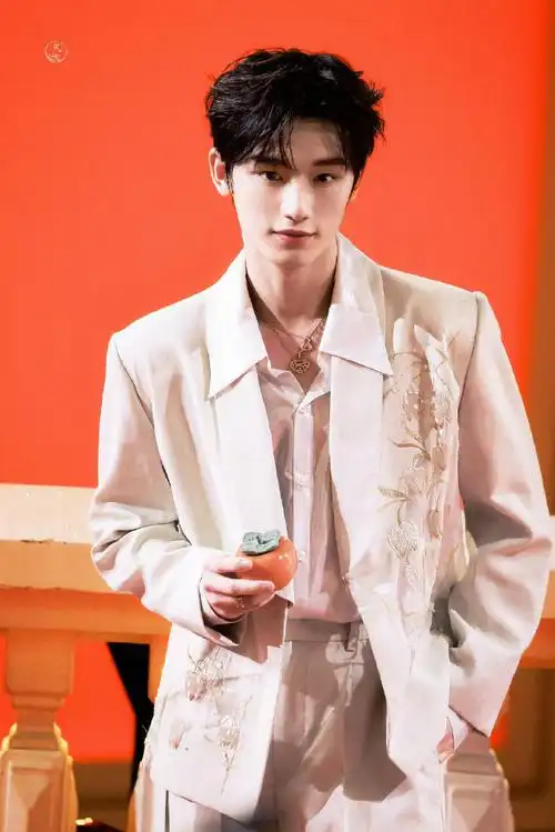 中国国际时装周超话#中国国际时装周##了不起的中国设计#丁程鑫@时代