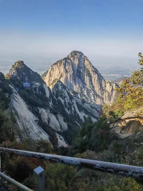 登上山顶看美景 #华山山顶风景照 祖国的大好河山 - 抖音