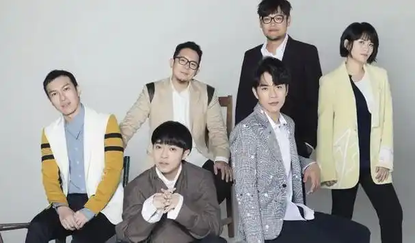 吴青峰:挨家暴,被骂怪人,他却说别带着恨生活,34岁获奖大满贯