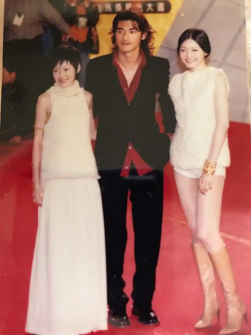 46岁大s少女感逆天而我却羡慕她163身高穿出女王范