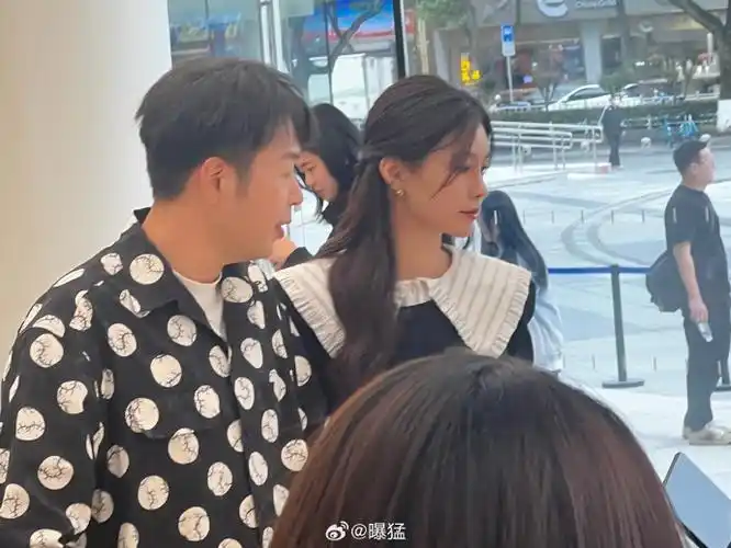 杜海涛沈梦辰又撒电子狗粮##宁波偶遇杜海涛沈梦辰排队买p70