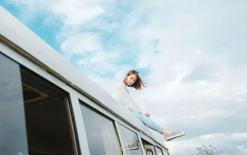 清纯美女小清新户外唯美高清图片桌面壁纸