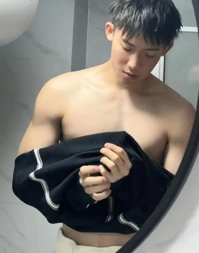 看起来很能干的样子#腹肌# #帅哥