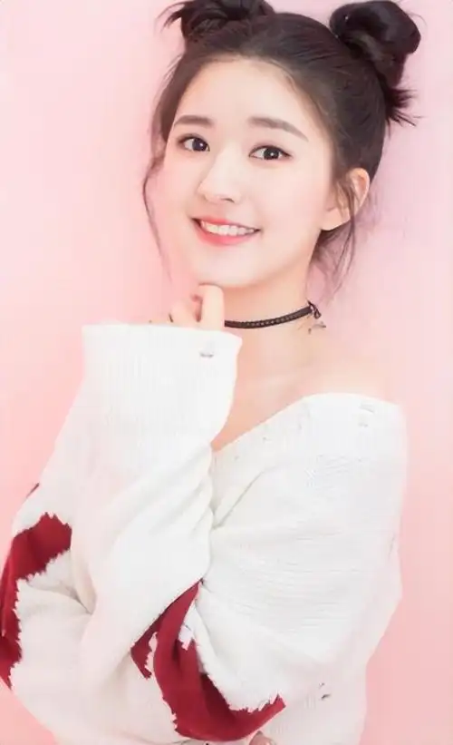 赵露思晒近照抹胸上衣性感逼人马甲线已消失