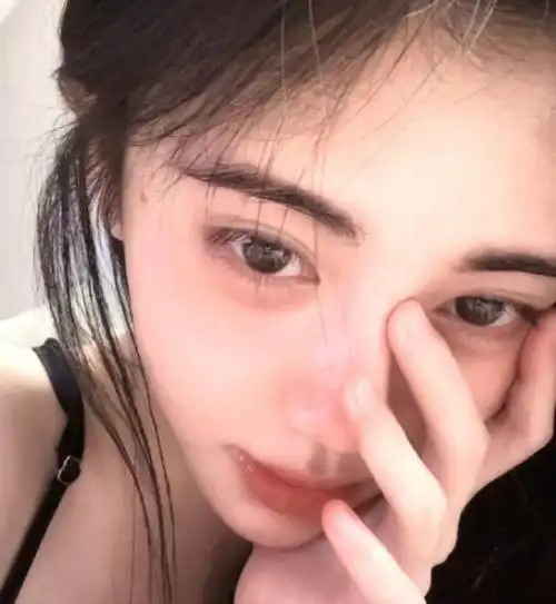 鞠婧祎素颜怼脸拍