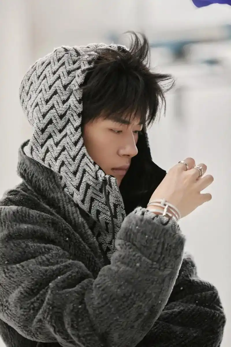 神仙颜值,每一张都完美#这照片绝了 #易烊千玺壁纸  - 抖音