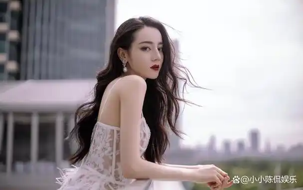 迪丽热巴"走哪捂哪"太做作?娱乐圈背后的辛酸,现在终于理解了
