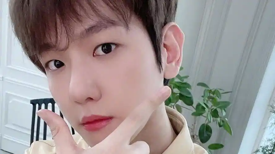 边伯贤入伍前瞒着绯闻女友裴珠泫irene的小秘密