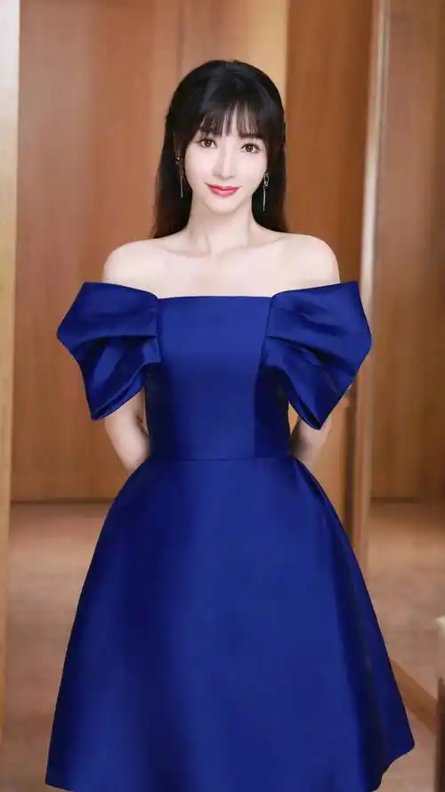 她遵循均衡饮食的原则,食物以蔬菜,水果,蛋白质为主,并尽量控制油脂和