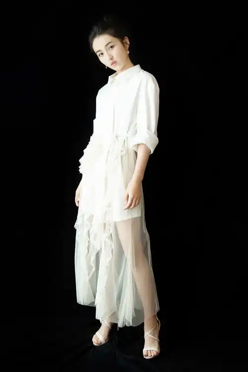 张子枫夏日清新营业再见少年见面会分享倔强青春