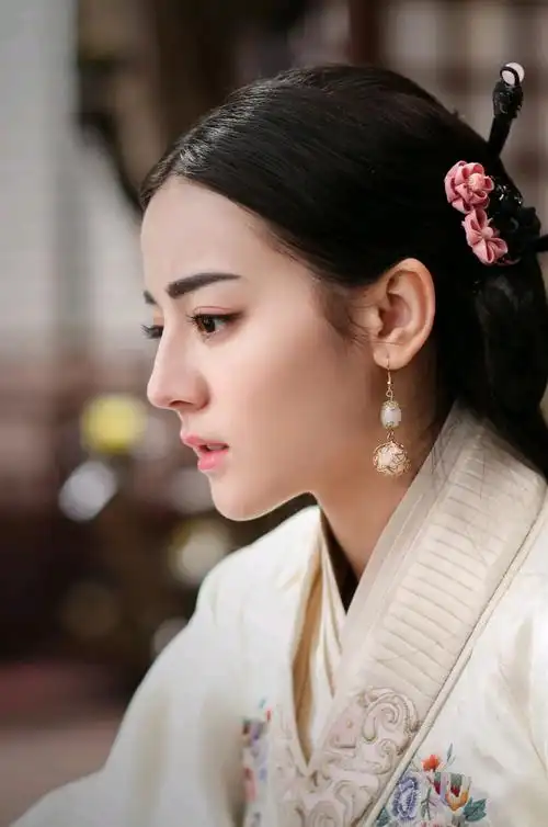 迪丽热巴-古装女明星图集-话本小说网