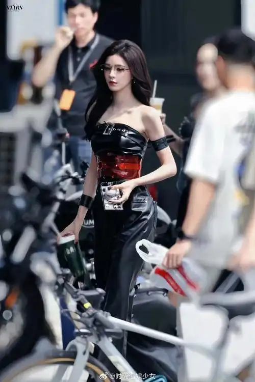 请张予曦把眼镜焊在脸上