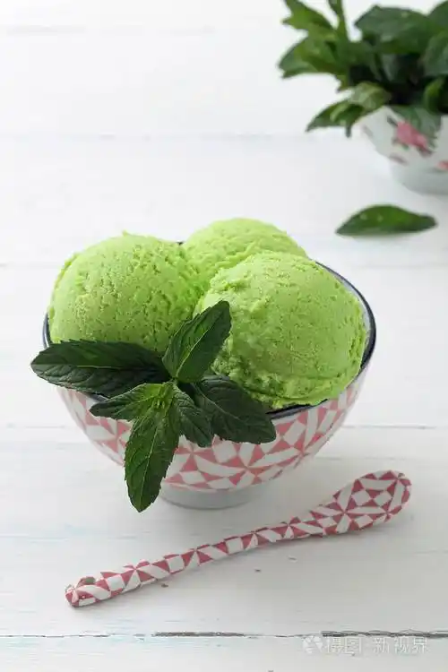 绿色的冰淇淋球