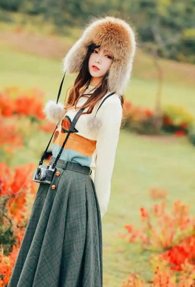 实时拍摄美女图片:秋意浓转淡爱你一万年