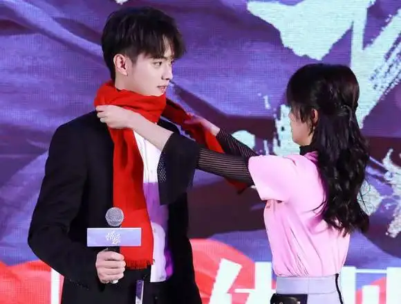 于正公司发艺照,许凯白鹿位置变动,表明"一哥一姐"_演技_军校_烈火