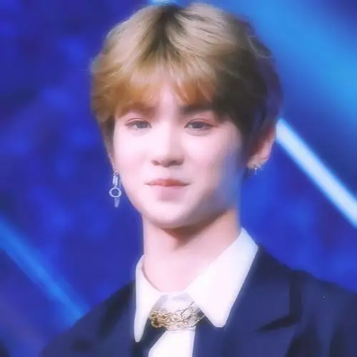 爱豆头像cr.二传注出处 by小乔妹妹的均自截自调图(黄明昊)