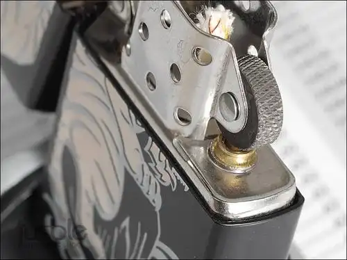 芝宝zippo 黑雅漆 老虎 炫彩工艺荧光效果 防风打火机 套装 婚庆用品