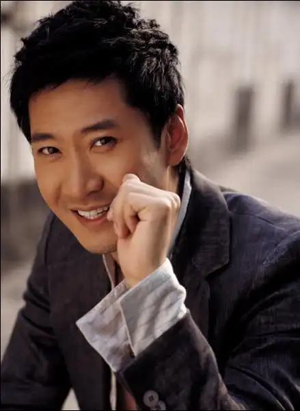 原来"尔康"周杰开了仨公司,身家不输范冰冰(图)