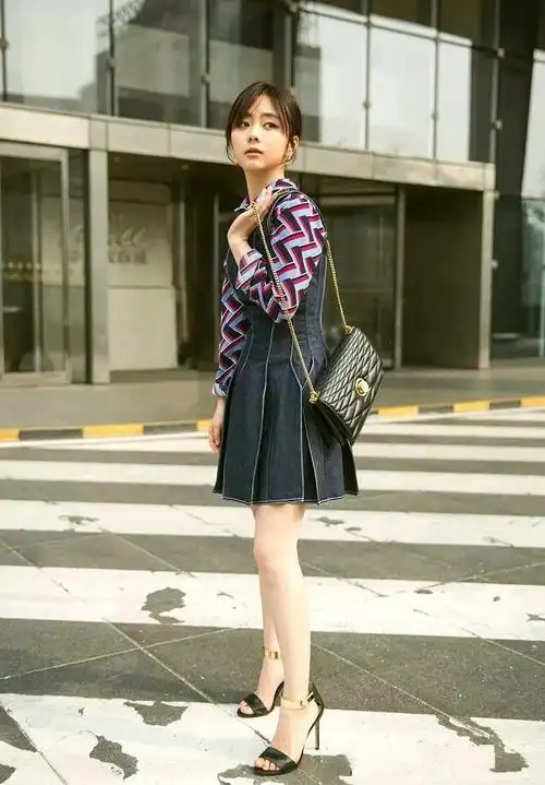 谭松韵出门没少麻烦摄影师,这腿长的有些不像话!