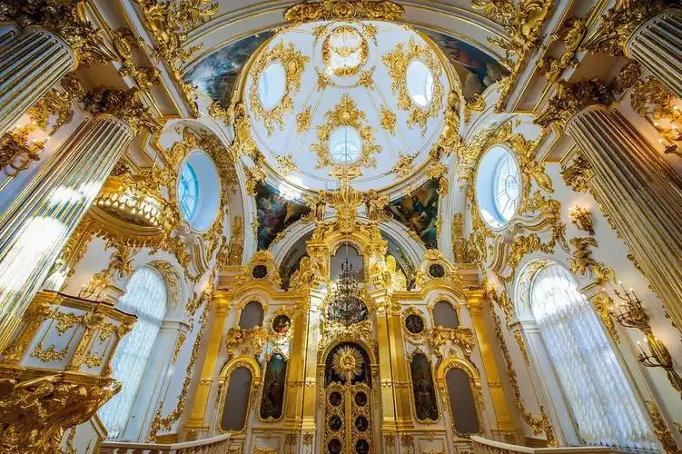 俄罗斯冬宫建于1754-1762年,由意大利著名建筑师巴托洛米奥·拉斯特