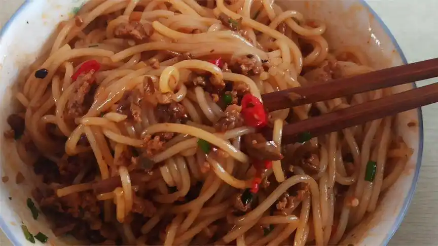 常德米粉之肉末干拌粉真的好好吃,学会用来拌面条也相当美味