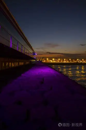 在晚上的瓦伦西亚海滩照片-正版商用图片0axegd-摄图新视界