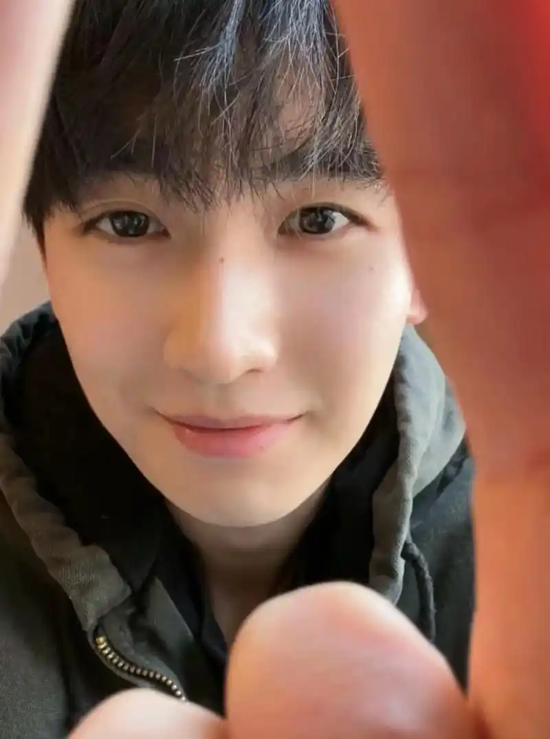 小棉花不同平台还发不同的照片.#黄俊捷 #致命游戏 - 抖音