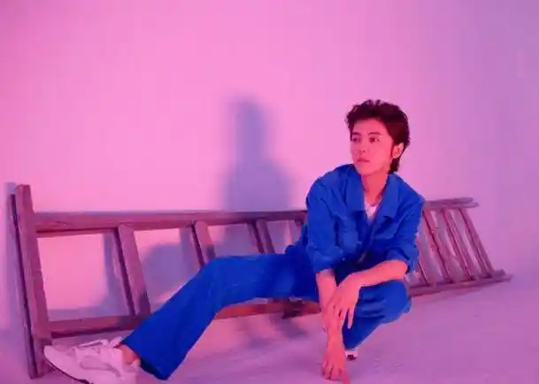 原创有种成熟叫鹿晗谈恋爱换直男刘海发型后越来越有男人味