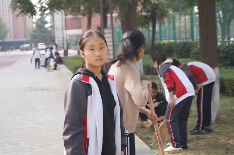 富平县实验中学校园卫生整理掠影