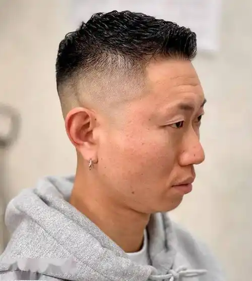 五六十岁男人不建议留这3种发型听着洋气实际显老油腻