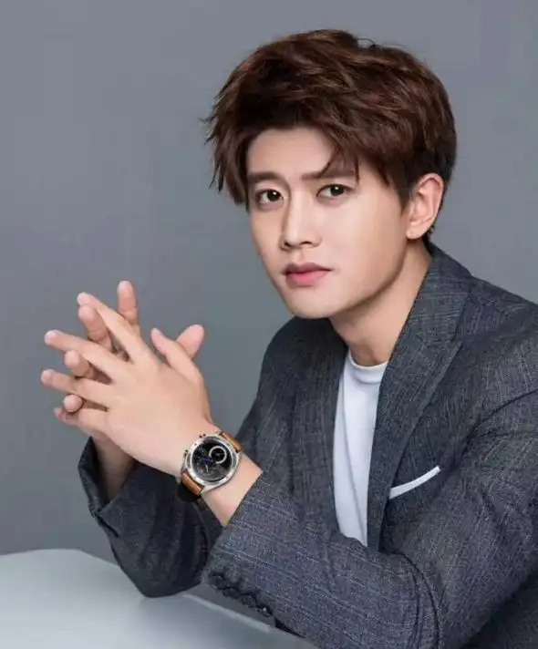 最近,一部名为《与君初相识》的古装神话剧再次将演员任嘉伦带回到