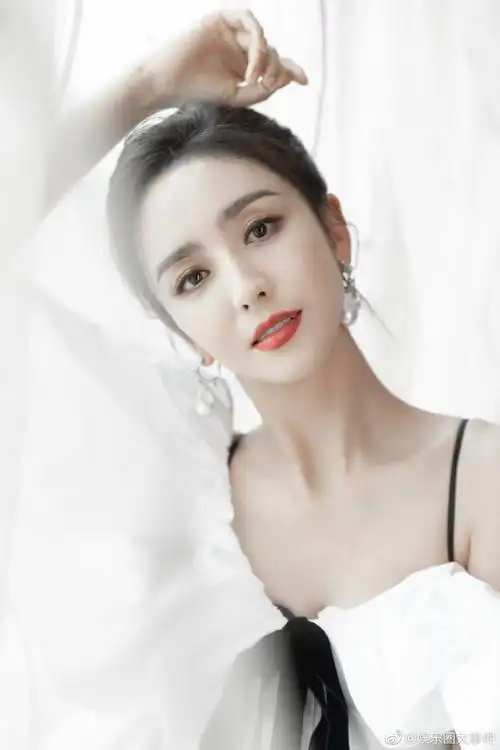 佟丽娅说中国队yyds