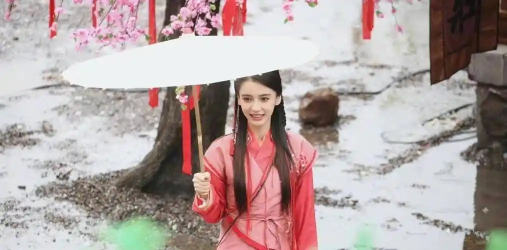 angelababy绝美cos仙剑林月如,红衣又美又飒,网友:爷青回_古装_红色