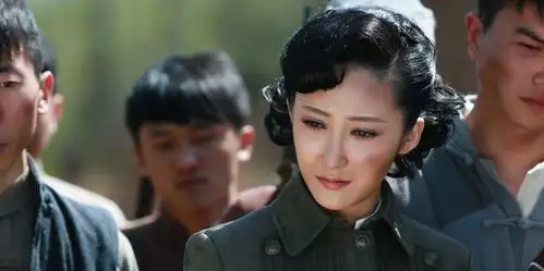 她出身京剧世家,13岁饰演"小白菜",出道16年无绯闻!