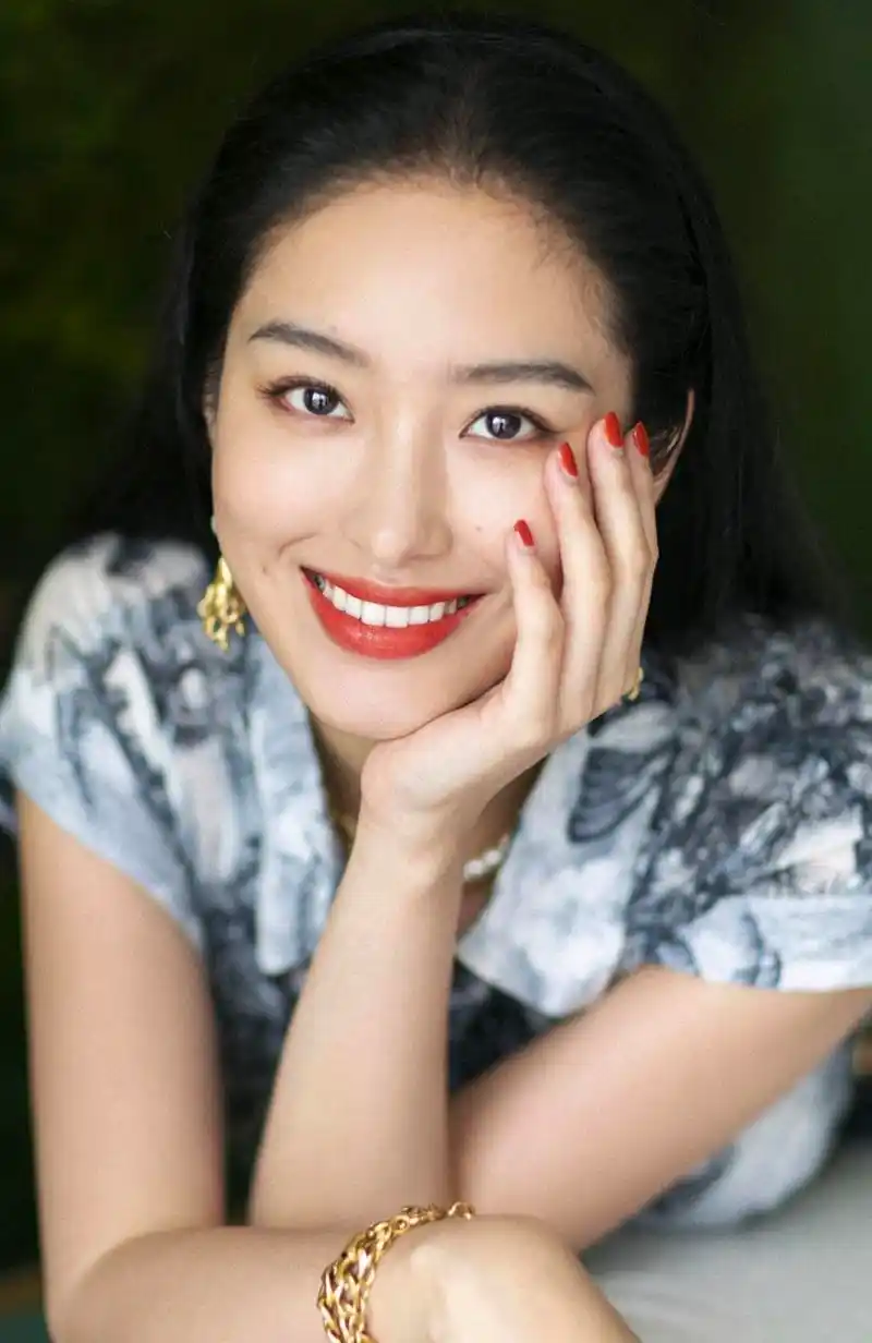 酒窝美女杨采钰